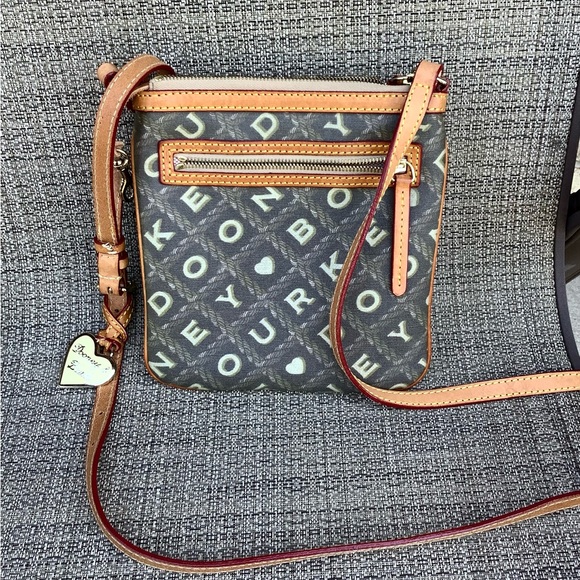 Dooney and Bourke crossbody 🧡🤍🧡 - Picture 7 of 12